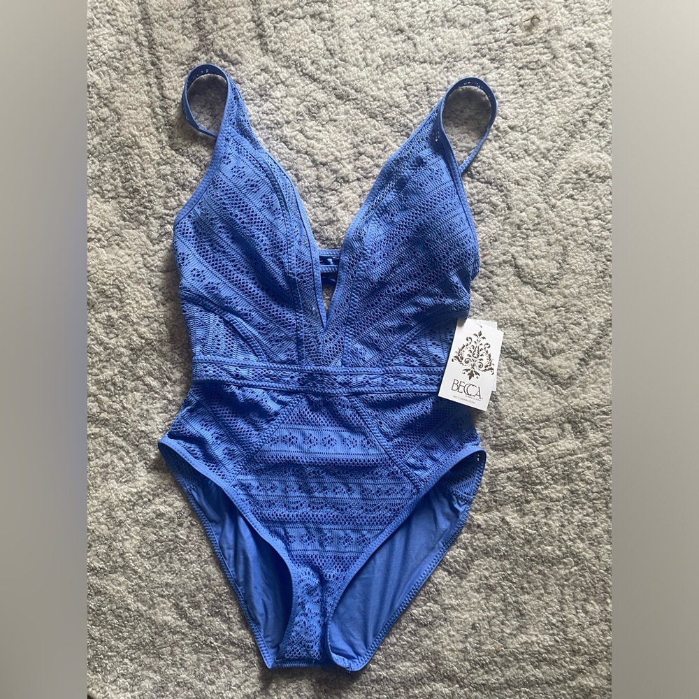 Brand new, tags on never worn. Size medium.